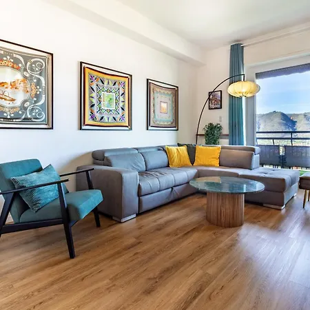 Silk & Sunset - And View With Parking Holiday home *