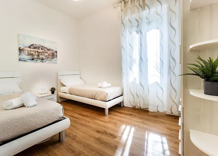 Silk & Sunset - And View With Parking Holiday home