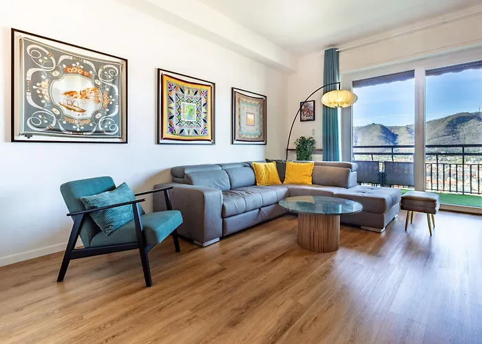 Silk & Sunset - And View With Parking Holiday home *