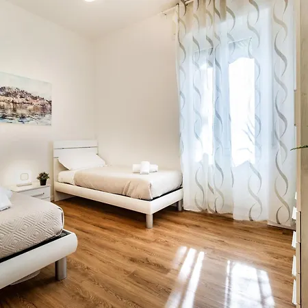 Silk & Sunset - And View With Parking Holiday home
